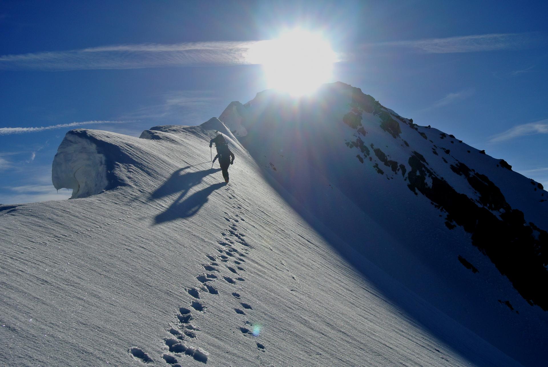 Arrivée matinale au sommet de la Dent Parrachée (3697m)