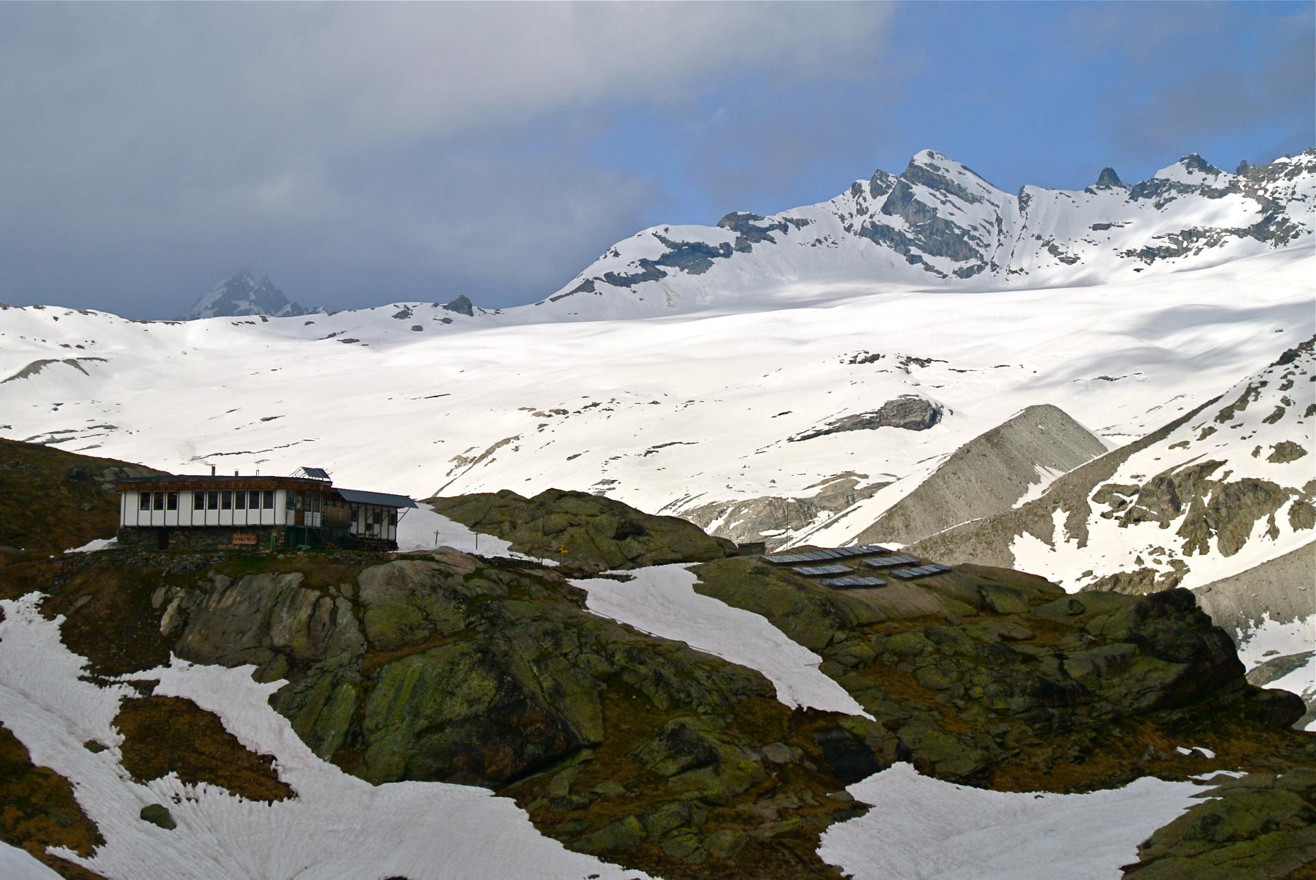 Le refuge des Evettes et le Glacier du Mulinet